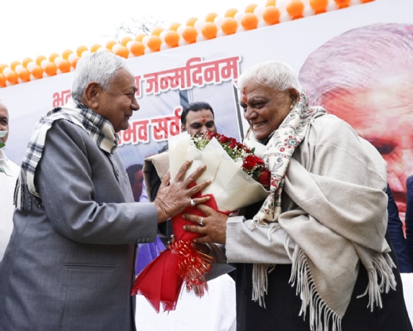 سمتا پارٹی کے بانی شکونی چودھری کے 90ویں یوم پیدائش پر وزیر اعلیٰ نے جلائیں 90 چراغ سمتا پارٹی کے بانی شکونی چودھری کے 90ویں یوم پیدائش پر وزیر اعلیٰ نے جلائیں 90 چراغ