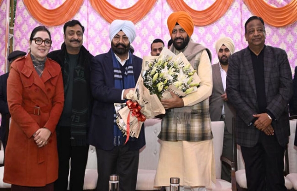 ہریانہ میں الیکٹرک وہیکل پارک قائم کرنے کا منصوبہ ہے: نایاب سینی ہریانہ میں الیکٹرک وہیکل پارک قائم کرنے کا منصوبہ ہے: نایاب سینی