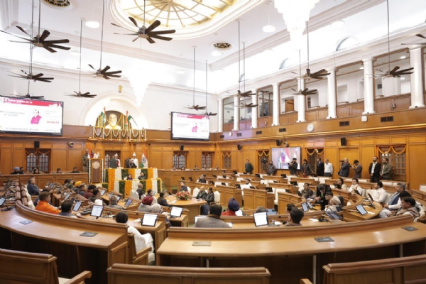 اے اے پی کے چار ممبران اسمبلی کو تین دن کے لیے ایوان سے باہرکر دیا گیا۔ اسمبلی کی کارروائی منگل کی صبح 11 بجے تک ملتوی اے اے پی کے چار ممبران اسمبلی کو تین دن کے لیے ایوان سے باہرکر دیا گیا۔ اسمبلی کی کارروائی منگل کی صبح 11 بجے تک ملتوی