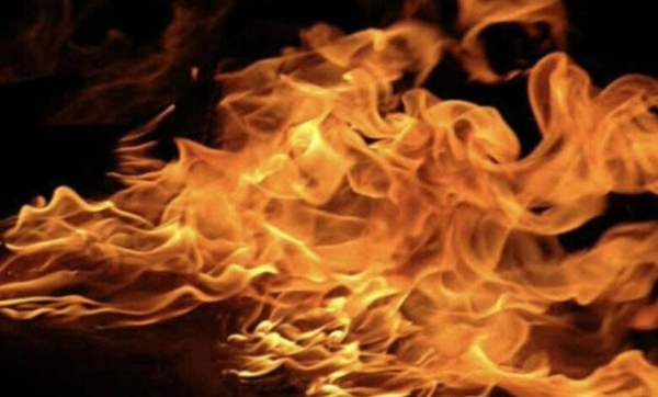 حیدرآباد میں ووڈ کے گودام میں خطرناک آگ بھڑک اٹھی حیدرآباد میں ووڈ کے گودام میں خطرناک آگ بھڑک اٹھی