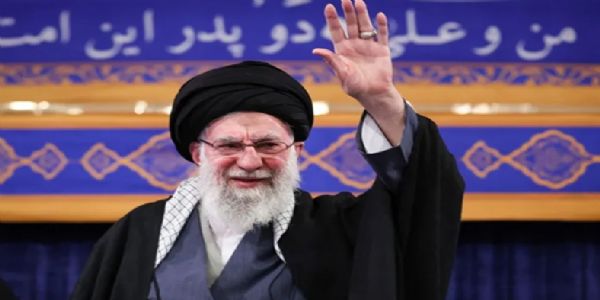 ایران میں نہیں رک رہا ہے احتجاج کا سلسلہ، خامنہ ای کے روس فرار ہو نے کی قیاس آرائیاں