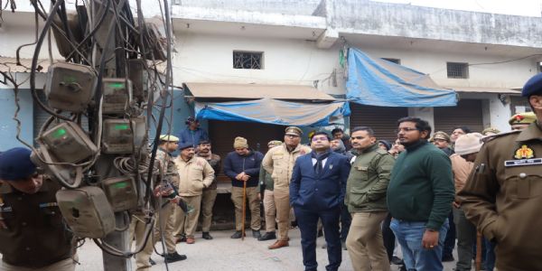 سنبھل میں ڈی ایم-ایس پی کا چھاپہ : ایک مسجد سمیت کئی مقامات پر غیر قانونی کنکشن اور چھوٹا پاوراسٹیشن برآمد