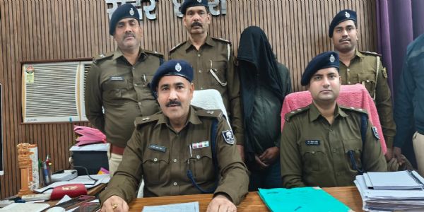 سارن پولیس نے ٹرک کے تہہ خانے سے 2593 لیٹر غیر ملکی شراب برآمد کی