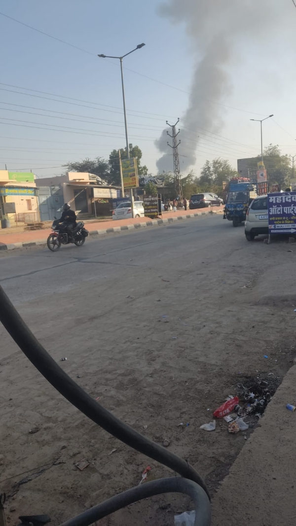 سلاواس روڈ پر ہینڈی کرافٹ فیکٹری میں لگی آگ ، تین گھنٹے میں قابو پایا گیا