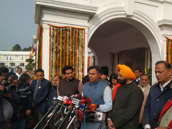 دہلی اسمبلی اسپیکر سے آتشی کی رکنیت منسوخ کرنے کا مطالبہ