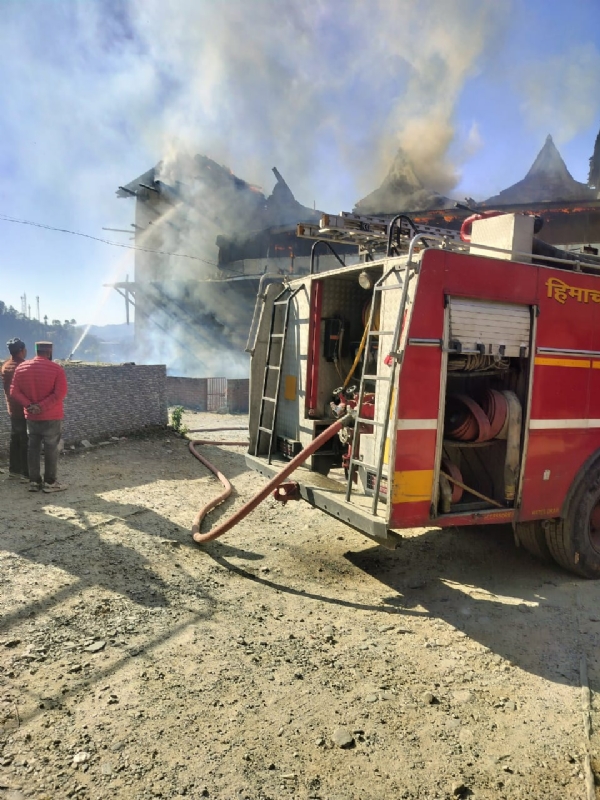 شملہ:جنگا کے 200 سال پرانے راج محل میں آتشزدگی،کوئی جانی نقصان نہیں ہوا