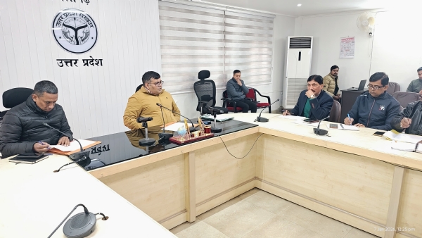 ڈی ایم میٹنگ لیتے ہوئے