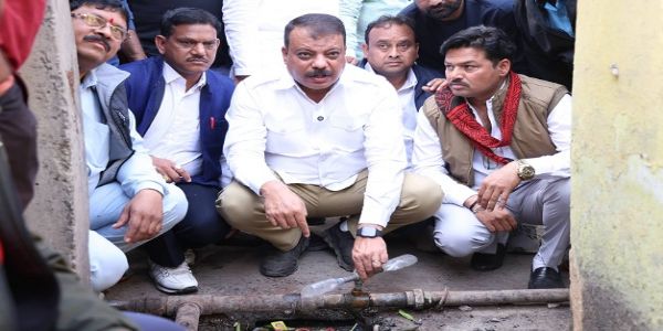اندور میں اپوزیشن لیڈر سنگھار نے واٹر آڈٹ کیا، آلودہ پانی کی شکایتیں سنیں اور معائنہ بھی کیا