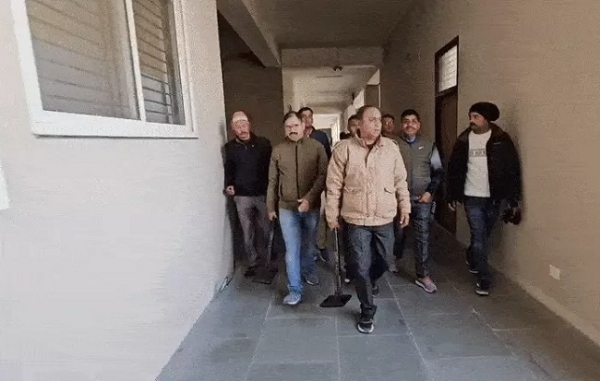 ریوا ضلع عدالت احاطے میں جانچ میں مصروف پولیس