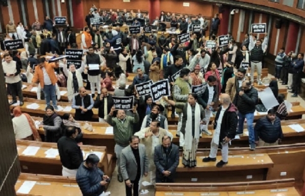 میونسپل کارپوریشن کے جنرل اجلاس میں دونوں فریقوں نے کیا ہنگامہ، ایوان غیر معینہ مدت کے لیے ملتوی میونسپل کارپوریشن کے جنرل اجلاس میں دونوں فریقوں نے کیا ہنگامہ، ایوان غیر معینہ مدت کے لیے ملتوی