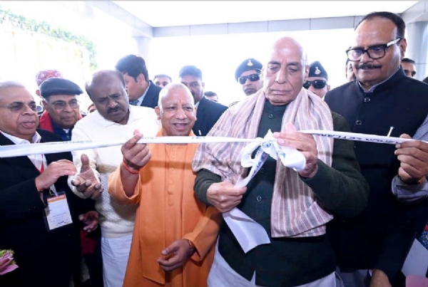 مسلح افواج کے لیے ہتھیار، گولہ بارود اور جنگی سامان اتر پردیش میں تیار کیا جائے گا: راجناتھ سنگھ مسلح افواج کے لیے ہتھیار، گولہ بارود اور جنگی سامان اتر پردیش میں تیار کیا جائے گا: راجناتھ سنگھ