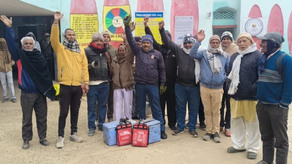 مختلف مطالبات کو لیکر ویکسین کورئیر عملہ کی غیر معینہ مدت کی ہڑتال مختلف مطالبات کو لیکر ویکسین کورئیر عملہ کی غیر معینہ مدت کی ہڑتال