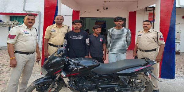 موٹر سائیکل چوری کے معاملے میں تین ملزمین گرفتار، چوری کی پلسر برآمد