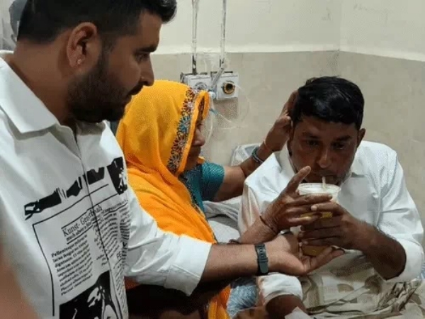 دس روز بعد نریش مینا نے بھوک ہڑتال ختم کی، ماں اور رکن اسمبلی رویندر سنگھ بھاٹی نے جوس پلا کر ختم کرایا دس روز بعد نریش مینا نے بھوک ہڑتال ختم کی، ماں اور رکن اسمبلی رویندر سنگھ بھاٹی نے جوس پلا کر ختم کرایا