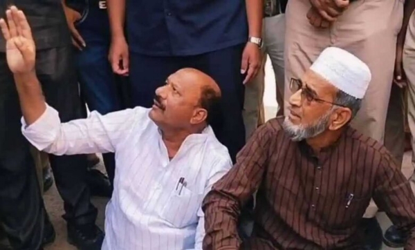 مسجدِ محمدیہ کی باؤنڈری وال منہدم، رکن اسمبلی محمد مبین سمیت مجلسی کارکنان کا احتجاج مسجدِ محمدیہ کی باؤنڈری وال منہدم، رکن اسمبلی محمد مبین سمیت مجلسی کارکنان کا احتجاج