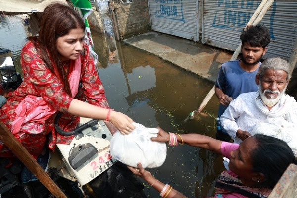 UP-LUCKNOW-SP-FLOOD-RILIF