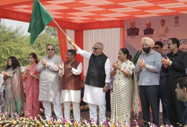 CM-REKHA-GUPTA-FLAGGED-NEW-ELECTRIC-BUS