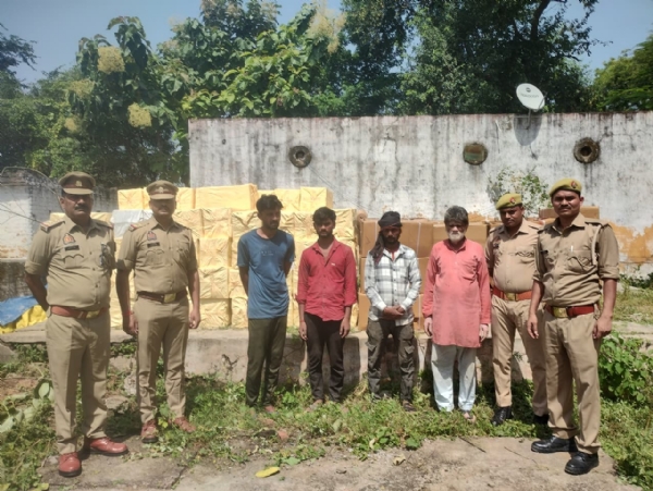 पुलिस की गिरफ्त में अभियुक्त