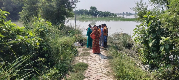 مظفر پور: ریوا گھاٹ جنگلی مائی استھان کے قریب بوری میں بند  لڑکی کی لاش برآمد، چہرے پر گہرے زخم کے نشان