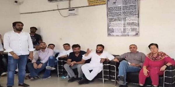 جنتر منتر پر گیانیش کمار کے استعفے کے مطالبے کو لے کر اپوزیشن جماعتوں کا احتجاج، 1100 افراد حراست میں