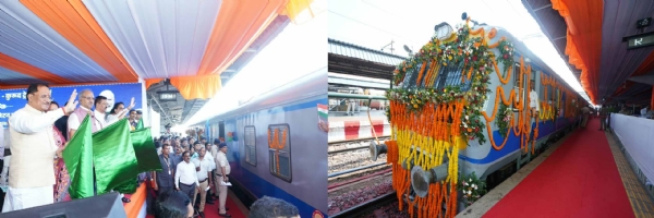 मुख्यमंत्री साय नई यात्री रेल सेवाओं को हरी झंडी दिखाकर रवाना करते हुए मुख्यमंत्री साय नई यात्री रेल सेवाओं को हरी झंडी दिखाकर रवाना करते हुए