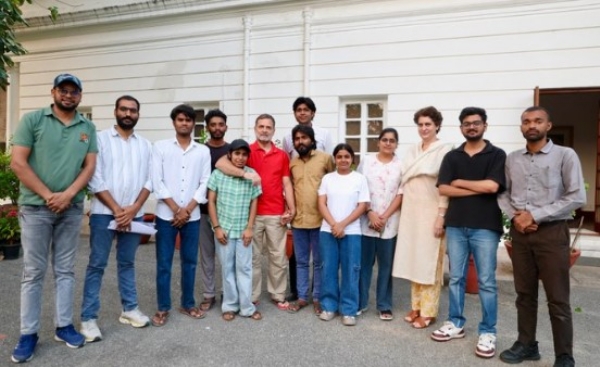 RAHUL-PRIYANKA-VISION-IAS-STUDENTS-VIETNAM-ROW RAHUL-PRIYANKA-VISION-IAS-STUDENTS-VIETNAM-ROW