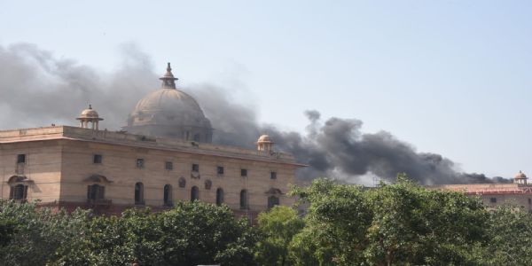 نارتھ بلاک کی چھت پر آگ کے دھوئیں سے پھیلی سنسنی، فوری طور پر قابو پالیا گیا