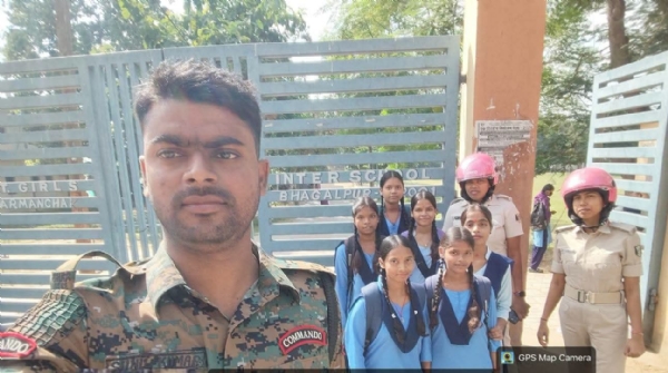 طالبات کو محفوظ ماحول فراہم کرنے کے لیے اسکولوں اور کالجوں میں تعینات ہوئی ’پولیس دیدی‘، خواتین کی حفاظت کے لیے بھاگلپور پولیس کی اہم پہل طالبات کو محفوظ ماحول فراہم کرنے کے لیے اسکولوں اور کالجوں میں تعینات ہوئی ’پولیس دیدی‘، خواتین کی حفاظت کے لیے بھاگلپور پولیس کی اہم پہل