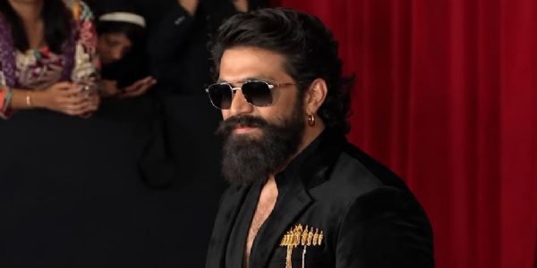 لاس اینجلس میں یش نے زندگی کے بارے میں کہی دل چھو لینے والی بات، ’آپ کی شروعات یہ طے نہیں کرتی کہ آپ کہاں تک پہنچ سکتے ہیں‘