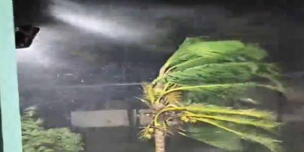 آندھرا پردیش کے ساحل سے ٹکرایا سمندری طوفان ’ارنب‘، شدید بارش اور تیز ہواؤں سے تباہی