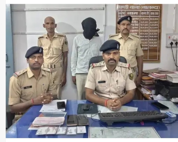 چیک میں فراڈ کرنے والا گرفتار، 48 چیک برآمد چیک میں فراڈ کرنے والا گرفتار، 48 چیک برآمد