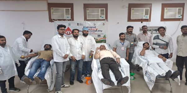 اے ایم یو میں خون عطیہ کیمپ، رجسٹرار پروفیسر عاصم ظفر نے طلبہ کی کاوش کو سراہا