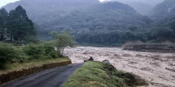 بھوٹان میں گلیشیئر جھیل پھٹنے سے سیلاب کا خطرہ بڑھا، کئی دریائی وادیوں میں الرٹ جاری
