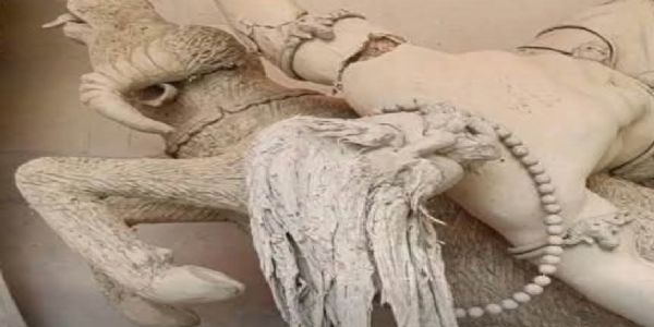بنگلہ دیش کے تنگیل ضلع میں سماج دشمن عناصر نے درگا پنڈال کی سات مورتیوں کو نقصان پہنچایا