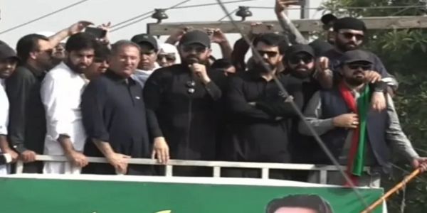 خیبر پختونخوا کے گورنر کی وارننگ، پی ٹی آئی کا اسلام آباد مارچ پنجاب کے اٹک سے آگے نہیں بڑھنے دیا جائے گا