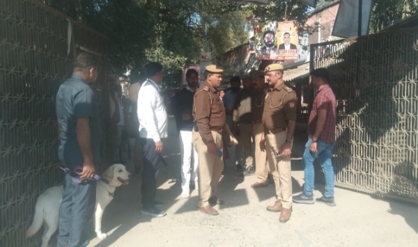 UP-JOUNPUR-BOMB-THREAT-COURT UP-JOUNPUR-BOMB-THREAT-COURT