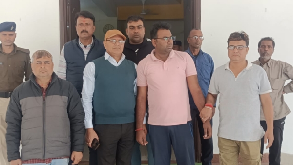 بہار کے مظفر پور میں ویجیلنس ڈپارٹمنٹ نے سب انسپکٹر کو رشوت لیتے ہوئے کیا گرفتار بہار کے مظفر پور میں ویجیلنس ڈپارٹمنٹ نے سب انسپکٹر کو رشوت لیتے ہوئے کیا گرفتار