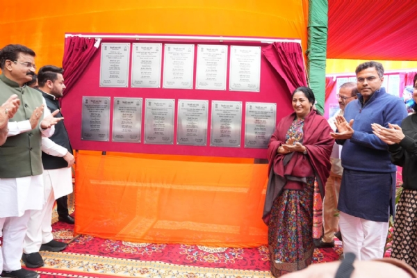 وزیر اعلیٰ ریکھا گپتا نے 2,100 کروڑ روپے سے زیادہ کے پانی کے منصوبوں کا افتتاح کیا وزیر اعلیٰ ریکھا گپتا نے 2,100 کروڑ روپے سے زیادہ کے پانی کے منصوبوں کا افتتاح کیا