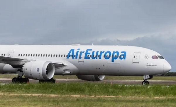 مادورو کی برطرفی کے بعد پہلی یورپی پرواز کی وینزویلا آمد مادورو کی برطرفی کے بعد پہلی یورپی پرواز کی وینزویلا آمد