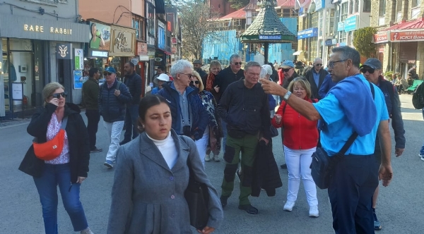 ہماچل میں موسم میں تبدیلی، پہاڑوں پر برفباری، شملہ میں ٹھنڈی ہوائیں، سردی میں اضافہ ہماچل میں موسم میں تبدیلی، پہاڑوں پر برفباری، شملہ میں ٹھنڈی ہوائیں، سردی میں اضافہ