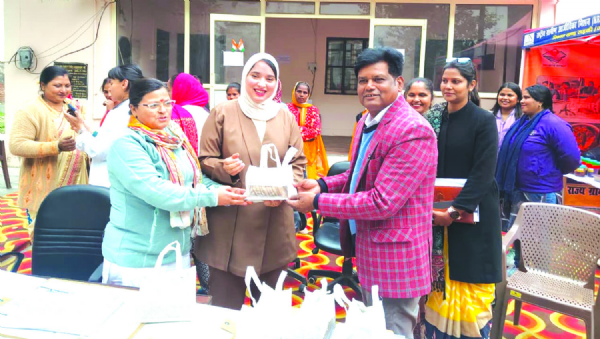 متحدہ عرب امارات کے وفد نے دیہی کاروباری مراکز کا دورہ کیا متحدہ عرب امارات کے وفد نے دیہی کاروباری مراکز کا دورہ کیا