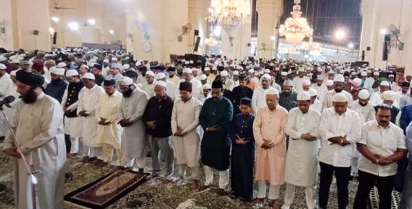 تاریخی مکہ مسجد میں نمازتراویح کا پہلا روح پرور اجتماع