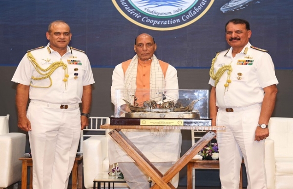 عالمی برادری سمندری چیلنجوں سے نمٹنے کے لیے ہاتھ ملائیں:راجناتھ عالمی برادری سمندری چیلنجوں سے نمٹنے کے لیے ہاتھ ملائیں:راجناتھ