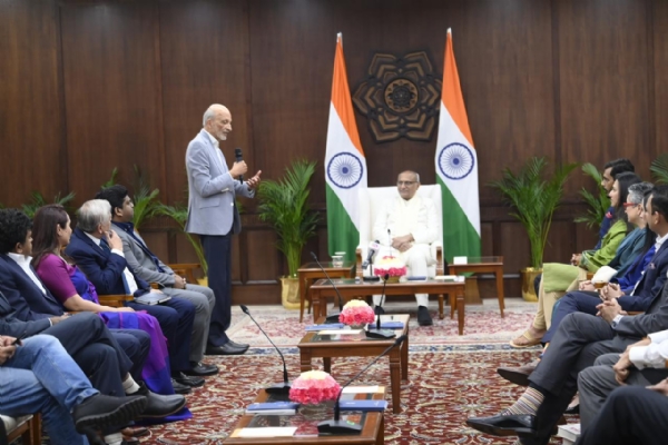 گلوبل ٹیک سی ای اوز نے اے آئی سمٹ کے موقع پر نائب صدر سے ملاقات کی گلوبل ٹیک سی ای اوز نے اے آئی سمٹ کے موقع پر نائب صدر سے ملاقات کی