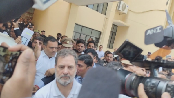 راہل گاندھی نے امت شاہ کے خلاف توہین آمیز تبصرہ سے متعلق ہتک عزت کیس میں اپنا بیان ریکارڈ کرایا راہل گاندھی نے امت شاہ کے خلاف توہین آمیز تبصرہ سے متعلق ہتک عزت کیس میں اپنا بیان ریکارڈ کرایا