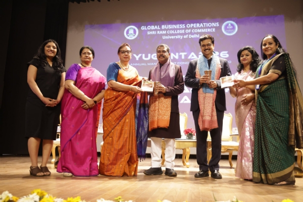 ایس آر سی سی یوگانتر سالانہ مینجمنٹ کانکلیو میں شامل ہوئے مرکزی وزیر ایس آر سی سی یوگانتر سالانہ مینجمنٹ کانکلیو میں شامل ہوئے مرکزی وزیر