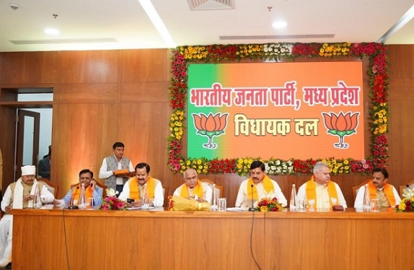 بی جے پی قانون ساز پارٹی کی میٹنگ بی جے پی قانون ساز پارٹی کی میٹنگ