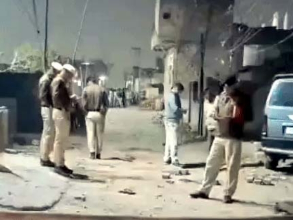 فرید آباد: طلاق کے تنازع پر شوہر نے بیوی کو بیچ سڑک پر گولی مار دی، فرار