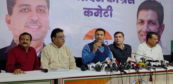 مشترکہ پریس کانفرنس میں ریاستی انچارج ہریش چودھری، ریاستی کانگریس صدر جیتو پٹواری اور اپوزیشن لیڈر امنگ سنگھار