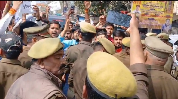 اے آئی سمٹ تنازعہ پر کانگریس اور بی جے وائی ایم لیڈروں میں ٹکراو، پولیس نے سنبھالامورچہ